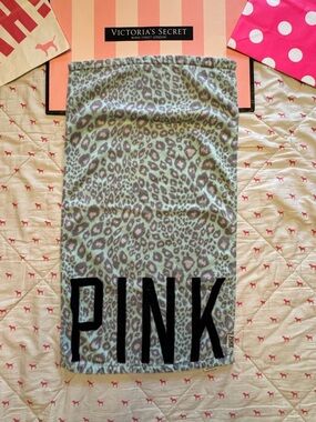 VS PINK VINTAGE Y2K HAND BATH TOWEL MINT GREEN SNOW LEOPARD CHEETAH LOGO RARE